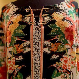 Jm Coll Multipatterned Tunic studded and gold neck